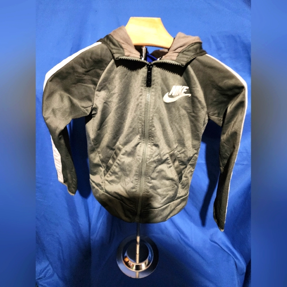 Boys NIKE Zip-up jacket 💜💜💜💜